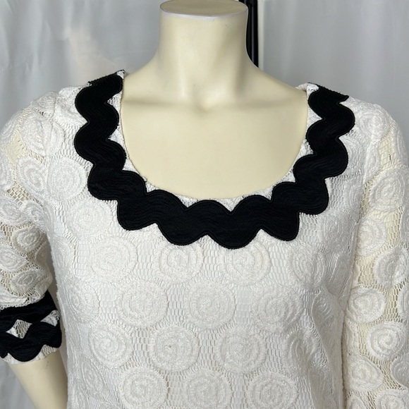 PHOEBE COUTURE LACE DRESS - Picture 2 of 14